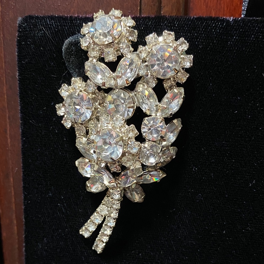 Vintage 50’s Elegant Silver Rhinestone Floral Brooch